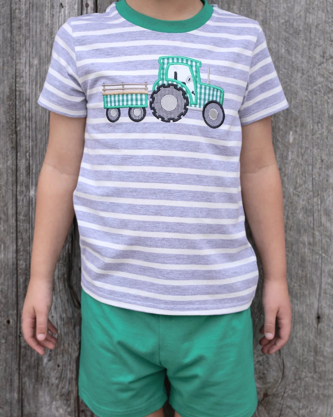 Tractor applique short set